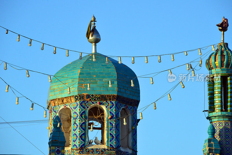 阿里神龛(Hazrat Ali Mazar)——阿富汗巴尔赫省马扎里沙里夫南门的两座宣礼塔